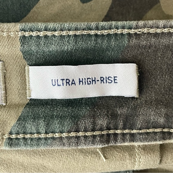 HOLLISTER NWT ULTRA HIGH RISE GREEN CAMO TWILL MOM DENIM SHORTS 00 - Picture 10 of 10